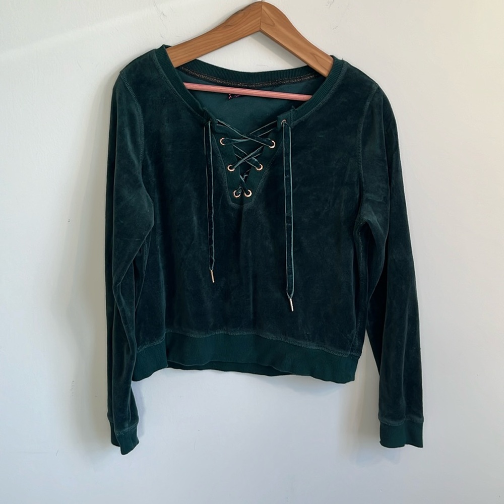 Betsy Johnson Performance Emerald Green Velour Long Sleeve V Neck Top Size M